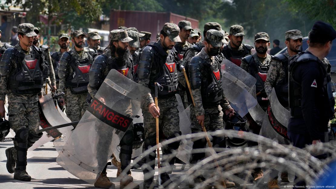 اسلام آباد میں حکام نے کسی بھی ممکنہ احتجاج یا تشدد کے خدشے کے پیش نظر غیر ملکی سفارت خانوں کی سکیورٹی مزید سخت کر دی ہے (فائل فوٹو) اسلام آباد میں حکام نے کسی بھی ممکنہ احتجاج یا تشدد کے خدشے کے پیش نظر غیر ملکی سفارت خانوں کی سکیورٹی مزید سخت کر دی ہے (فائل فوٹو)