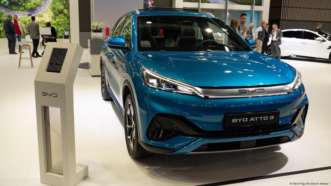 Китайска кола BYD на автосалона в Барселона, Испания