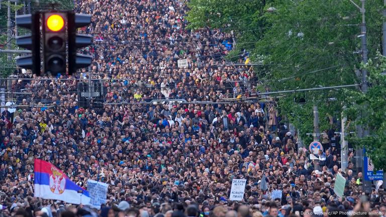 Serbien Belgrad | Massendemonstration gegen Gewalt