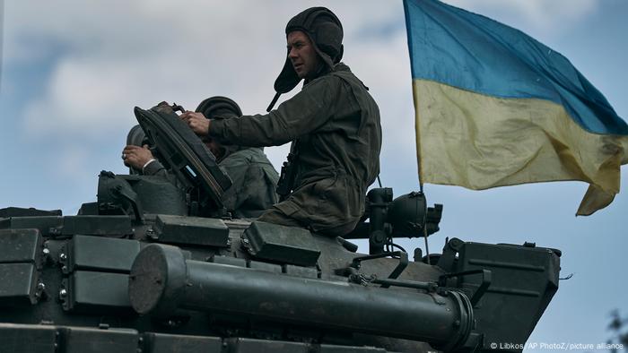 Ukraine | Ukrainischer Panzer bei Bachmut