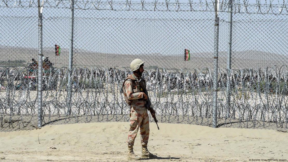 بلوچستان کې ډیورنډ کرښې ته نیږدې پاکستانی سرحدي پولیس د ګزمې په حال کې بلوچستان کې ډیورنډ کرښې ته نیږدې پاکستانی سرحدي پولیس د ګزمې په حال کې