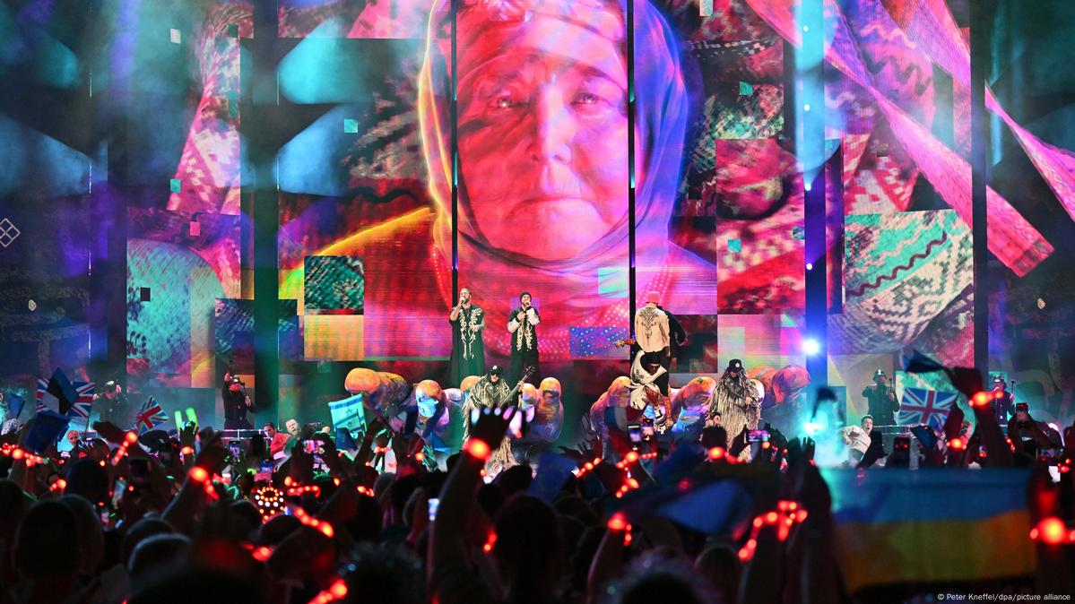 Фінал "Євробачення-2023" відкрив гурт Kalush Orchestra – DW – 13.05.2023