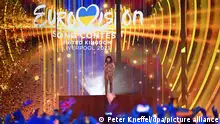 14.05.2023, Großbritannien, Liverpool: Loreen aus Schweden tritt nach ihrem Sieg beim Finale des 67. Eurovision Song Contest (ESC) in der M&S Bank Arena mit ihrem Song «Tattoo» auf. Die Sängerin Loreen hat nach elf Jahren zum zweiten Mal für Schweden den Eurovision Song Contest gewonnen. Foto: Peter Kneffel/dpa +++ dpa-Bildfunk +++