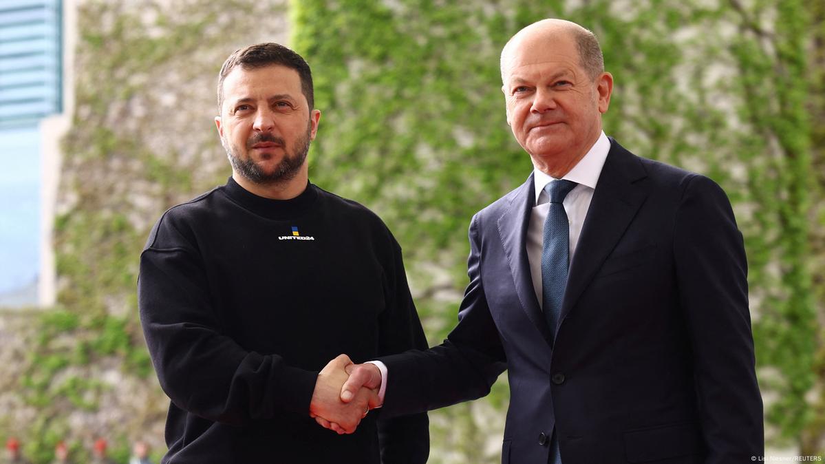Зеленский в Берлине: "Спасибо, Олаф и Германия" – DW – 14.05.2023
