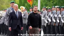 14.05.2023**Germany's Chancellor Olaf Scholz, second left, and Ukraine's President Volodymyr Zelenskyy, center, walk past soldiers during an official reception with military honors at the chancellery in Berlin, Germany, Sunday, May 14, 2023. Ukrainian President Volodymyr Zelenskyy arrived in Berlin early Sunday for talks with German leaders about further arms deliveries to help his country fend off the Russian invasion and rebuild what's been destroyed by more than a year of devastating conflict. (AP Photo/Matthias Schrader)