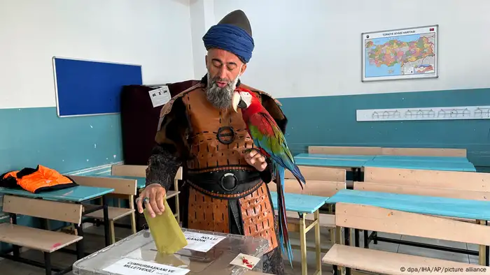 Türkei Präsidenten- und Parlamentswahl Wahllokal