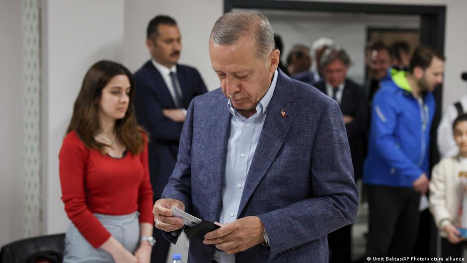 LIVE — Erdogan recognizes possible run-off – DW – 05/14/2023 - Vimarsana News