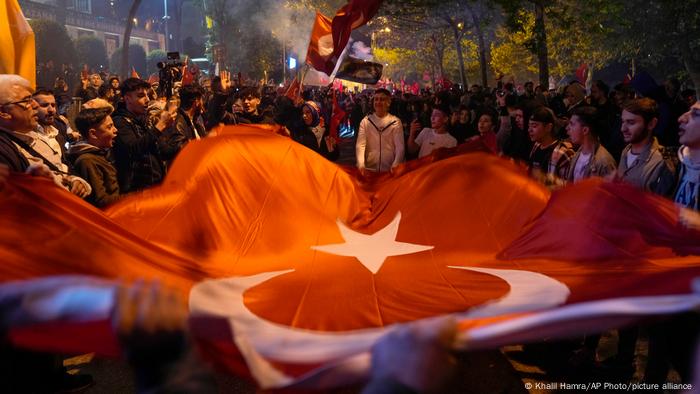 Türkei Wahlen | AKP-Parteizentrale | Erdogans Unterstützer