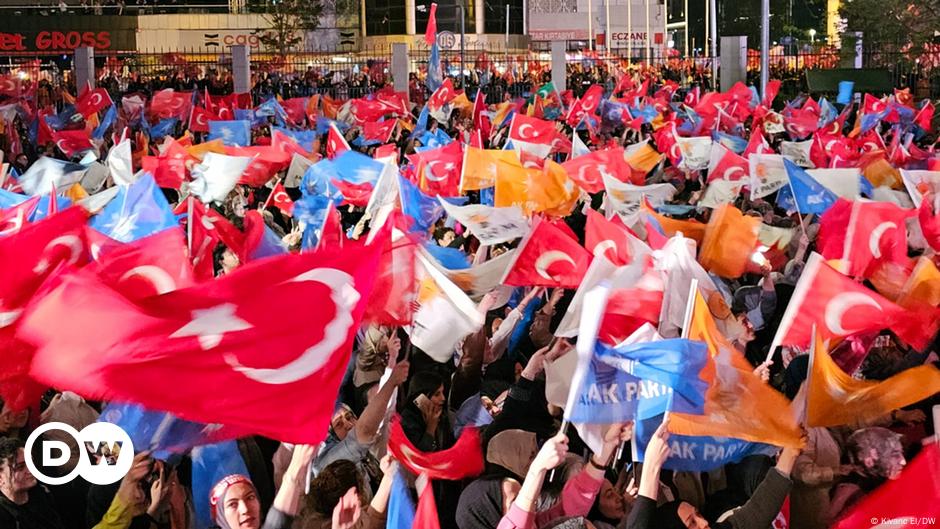 Turkey: Erdogan ‘accepts’ possible runoff — as it happened – DW – 05/15/2023