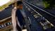 Jóvenes migrantes intentan alcanzar un tren para migrar de manera irregular a Estados Unidos. Jóvenes migrantes intentan alcanzar un tren para migrar de manera irregular a Estados Unidos.