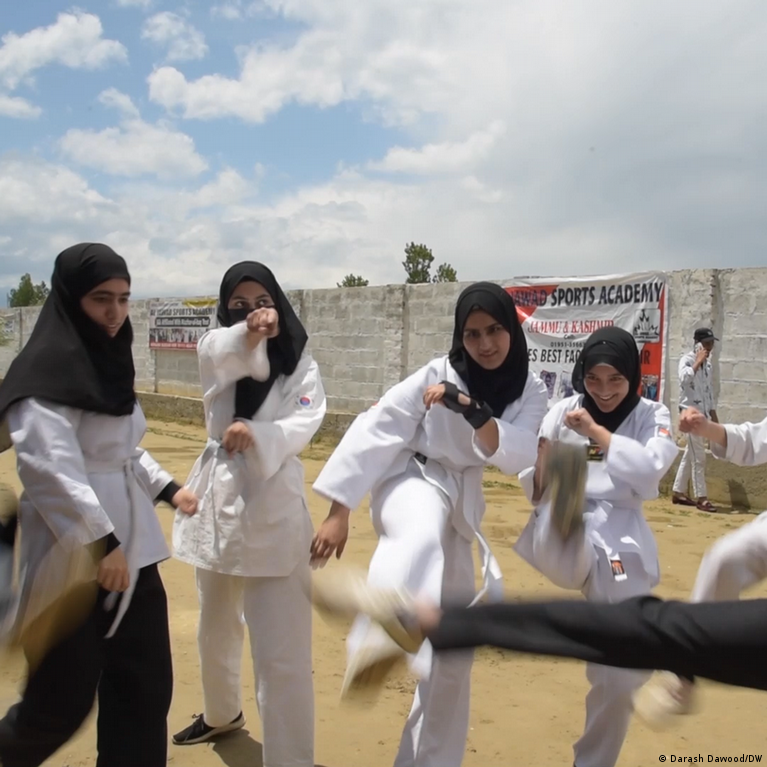 767px x 767px - Kashmiri girl teaches classmates self-defense â€“ DW â€“ 05/15/2023