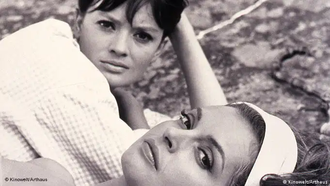 Szene aus dem Film Schloss Gripsholm mit Nadja Tiller und Jana Brejchová (1963)