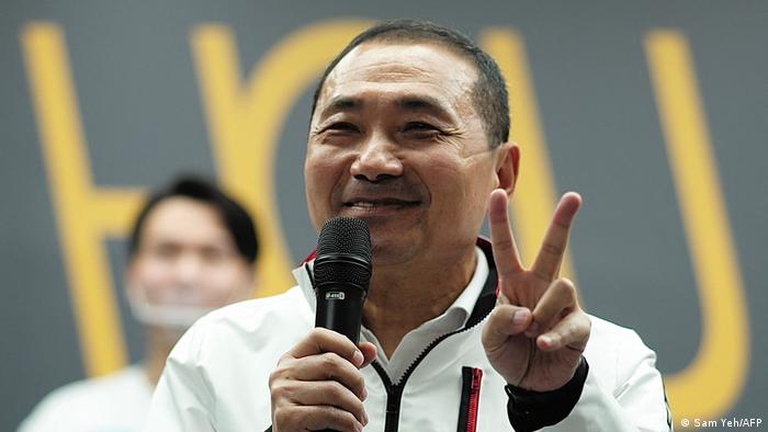 国民党17日正式宣布征召新北市长侯友宜参选2024年台湾总统。图为他去年11月出席造势场合。