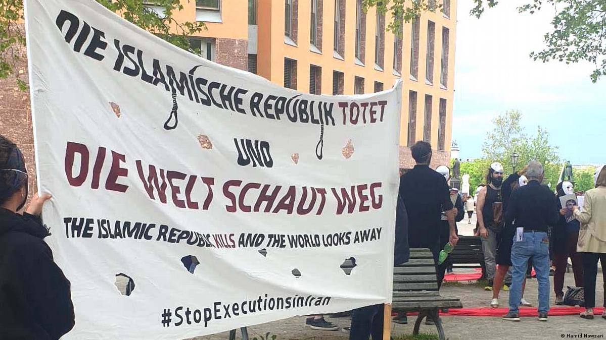 Protest gegen Hinrichtungen im Iran in Berlin