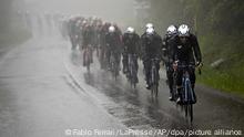 Radsport: UCI WorldTour - Giro d’Italia, Scandiano - Viareggio (196,00 km), 10. Etappe: Die Fahrer in Aktion. +++ dpa-Bildfunk +++