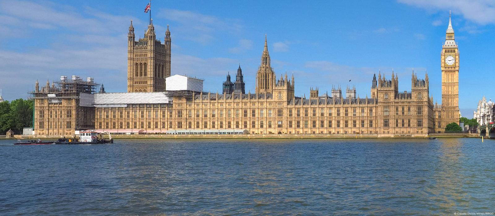 UK Parliament building at risk of being destroyed lawmakers DW