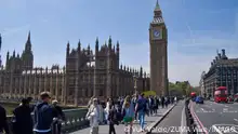14.05.2023
May 14, 2023, London, England, United Kingdom: People walk along Westminster Bridge past the Houses of Parliament and Big Ben on a warm, sunny day. London United Kingdom - ZUMAv130 20230514_zip_v130_005 Copyright: xVukxValcicx