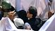 Imran Khan, ex primer ministro de Pakistán y su esposa, Bushra Bibi, abandonan un juzgado en Lahore, Pakistán Imran Khan, ex primer ministro de Pakistán y su esposa, Bushra Bibi, abandonan un juzgado en Lahore, Pakistán