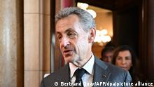 17.05.2023+++ Paris - Nicolas Sarkozy, ehemaliger Präsident von Frankreich, verlässt das Gerichtsgebäude nach der Urteilsverkündung. Nach der Verurteilung von Frankreichs Ex-Präsident Nicolas Sarkozy zu einer Haftstrafe hat seine Verteidigerin eine Revision gegen die Entscheidung des Berufungsgerichts angekündigt. Das Berufungsgericht hatte die Verurteilung Sarkozys wegen Bestechung und unerlaubter Einflussnahme bestätigt und an der Verurteilung in erster Instanz zu drei Jahren Haft festgehalten. Davon sind zwei auf Bewährung ausgesetzt, das eine Jahr Haft darf Sarkozy zuhause unter elektronischer Überwachung absitzen. 