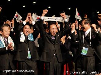 Korean President Lee Myung-bak celebrates with the Korean delegation