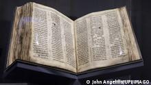 Alte hebräische Bibel für 38 Millionen Dollar versteigert