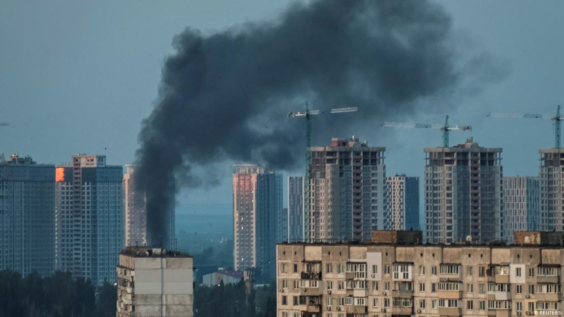 Чад над згради во Киев по рускиот напад (18.05.2023)