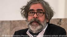 FRANKFURT/MAIN - DEUTSCHLAND: 30. Januar r 2023. Der Journalist und Sprecher des PEN Berlin, Deniz Yücel, spricht auf der Solidaritätsvereranstaltung Frauenrechte und Demokratie in der Paulskirche. Foto: Bernd Kammerer
