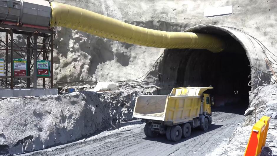 India builds tunnel in Himalayas to counter China threat