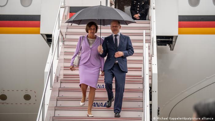 18日，德国总理肖尔茨伉俪抵达日本。