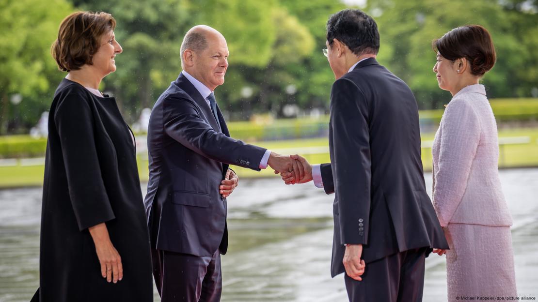 German Chancellor Olaf Scholz and his wife meets his Japanese counterpart Fumio Kishida and his wife ahead of the G7 summit in Hiroshima