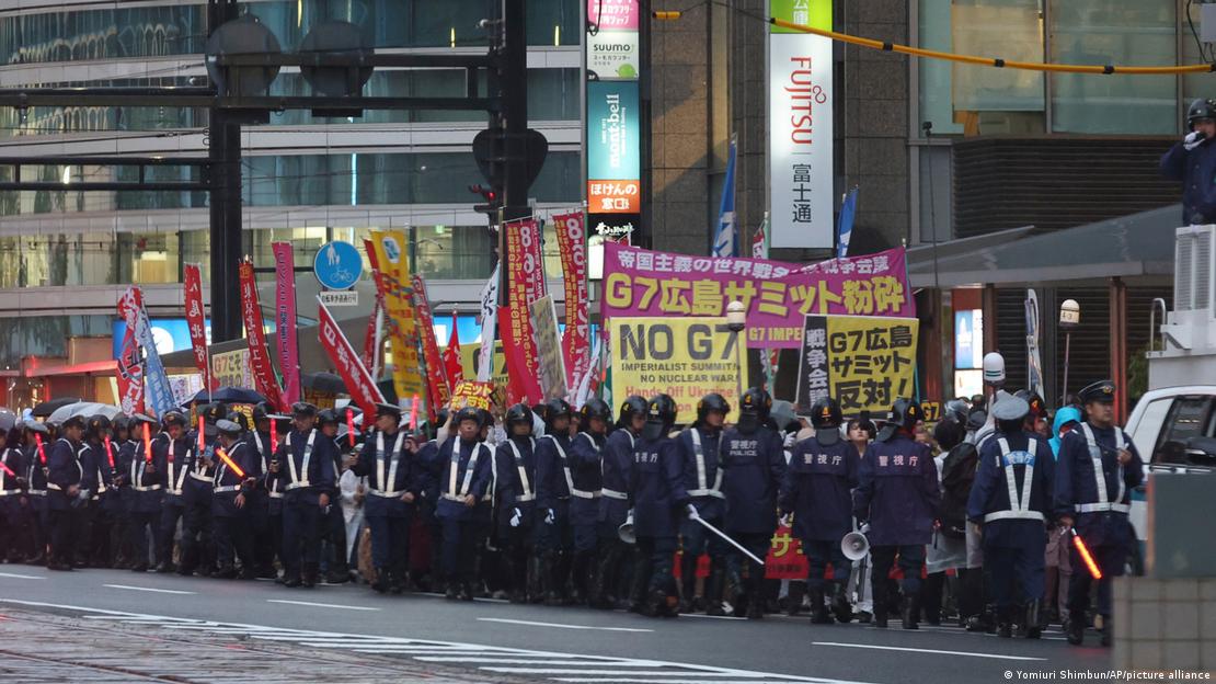 Демонстрации во Хирошима против самитот на Г7