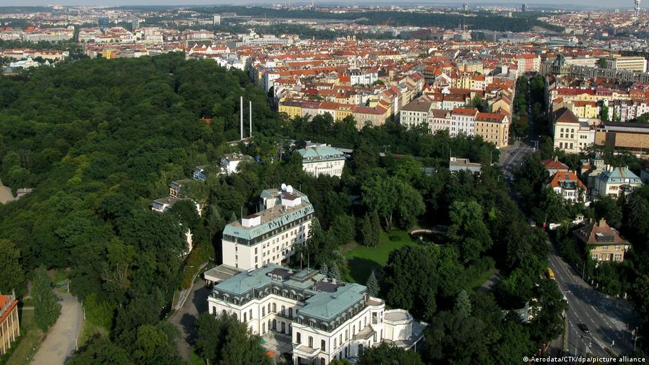 МИД Чехии вызвал российского посла из-за угроз в адрес производителей оружия