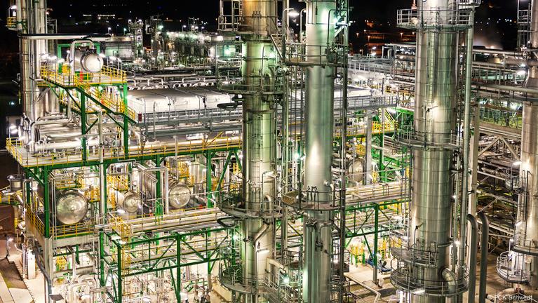 Правительство ФРГ требует от "Роснефти" продать свои активы – DW – 08. ...