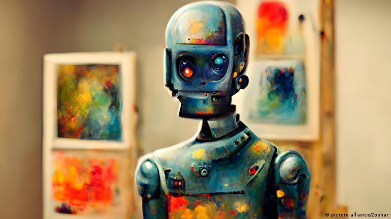 Un robot antropomórfico artista, en su taller, con sus pinturas en las paredes.