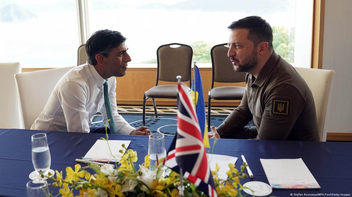 Президент Украины Зеленский на саммите "большой семерки" поблагодарил премьер-министра Великобритании Сунака за поддержку