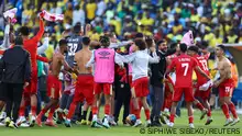 Soccer Football - African Champions League - Semi Final - Second Leg - Mamelodi Sundowns v Wydad Casablanca - Loftus Versfeld, Pretoria, South Africa - May 20, 2023
Wydad Casablanca players and staff celebrate after the match REUTERS/Siphiwe Sibeko