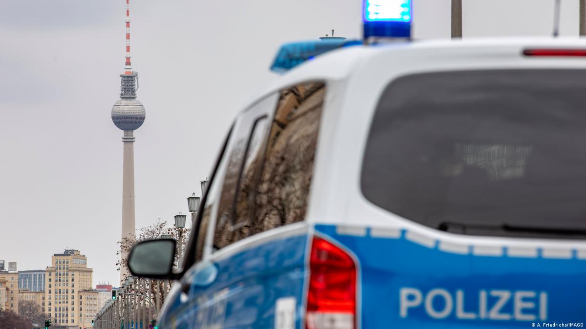Germany Police Call Germany: Police shoot dead armed man in Berlin