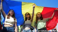 21/05/2023Women hold a Moldovan flag during a rally to support the European path of the country, in Chisinau, Moldova May 21, 2023. REUTERS/Vladislav Culiomza