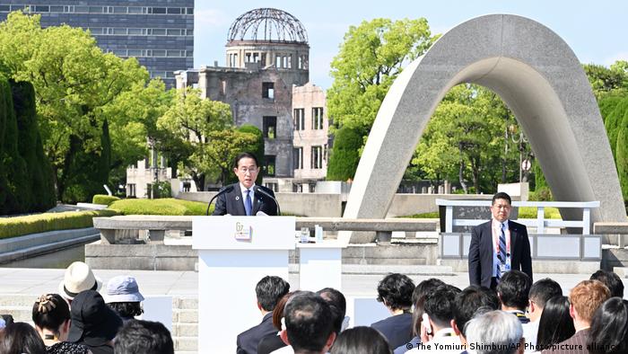 Japan G7 Hiroshima Premier Fumio Kishida im Peace Memorial Park (21.05.2023)