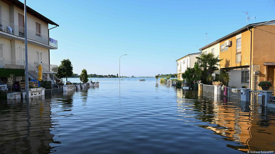 Casas inundadas durante enchente da Itália em 2023