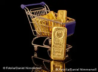 Fotolia 21075171 Goldbarren im Einkaufswagen © Daniel Nimmervoll