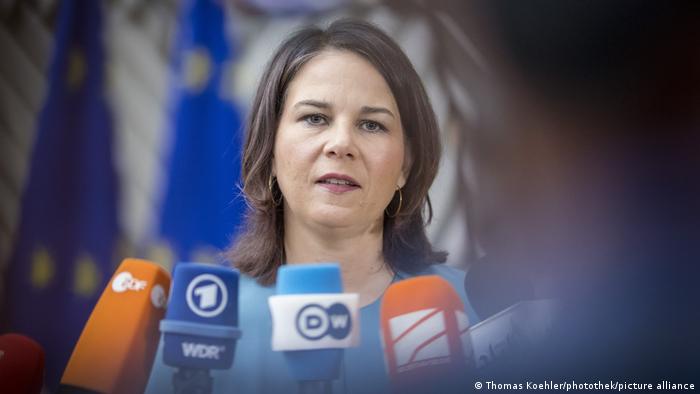 Belgien Brüssel | Außenministerin Annalena Baerbock gibt Pressestatement vor Sitzung