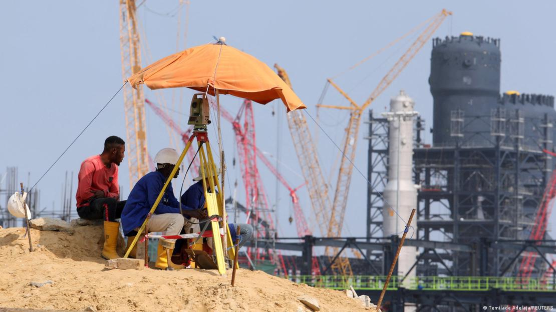 2019, Nigeria, Lagos | Ouvriers sur le chantier de la raffinerie Dangote