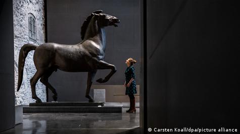 Hitler's bronze stallions unveiled in Berlin