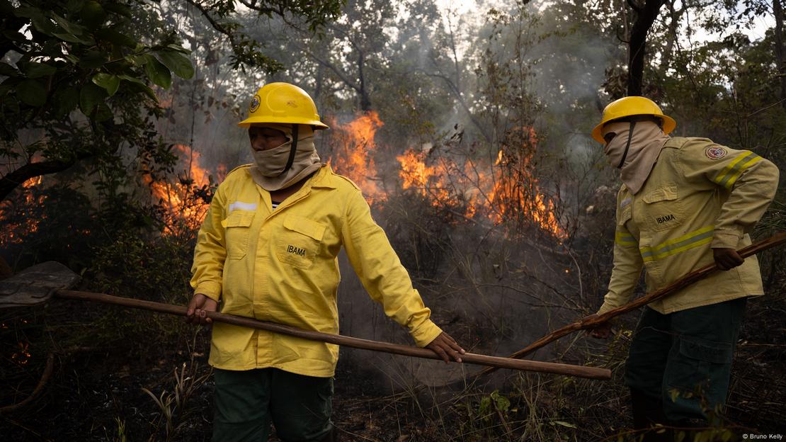 Mulheres Apinajé, da primeira brigada voluntária indígena feminina da Amazônia, participam da primeira atividade de queima prescita da temporada de fogo do ano de 2023 na Terra Indígena Apinajé