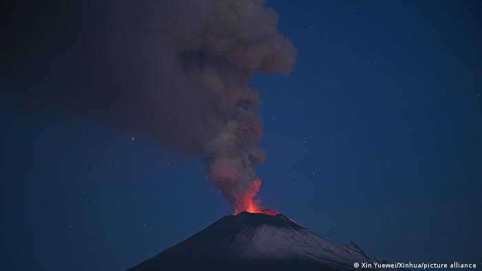 A huge column of smoke over the Popocatepetl in Mexico