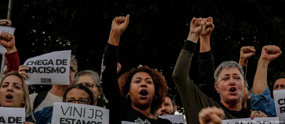 Movimentos sociais antirracismo protestam contra ataques a Vini Jr. em São Paulo