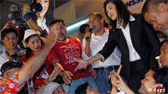 Thailand Wahlen Puea Thai Yingluck Shinawatra Rothemden