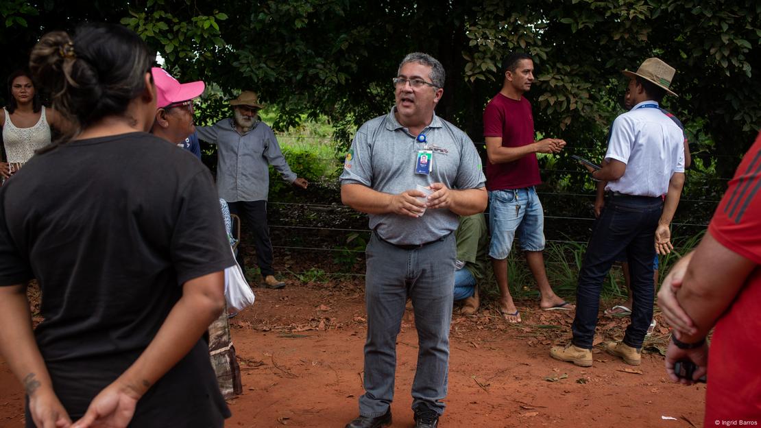 Moradores de Curvelândia e representantes da Suzano em debate