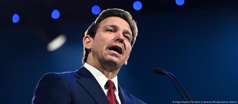 Ron DeSantis aparece em segundo lugar nas pesquisas das primárias republicanas